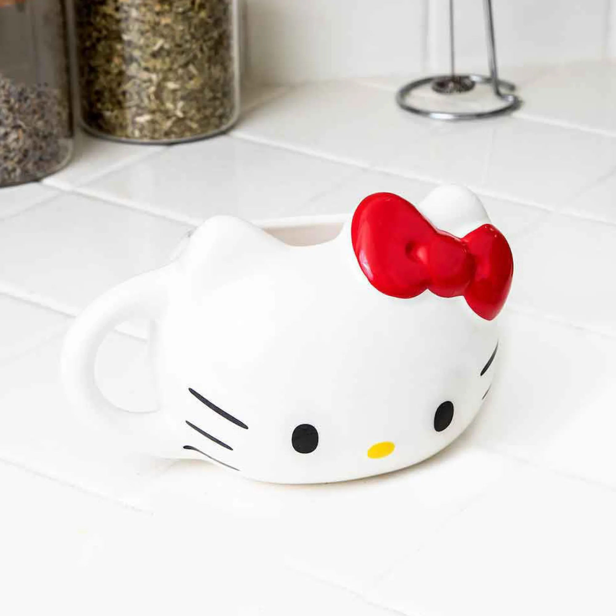 BIOWORLD Hello Kitty Face Sculpted Mug (Red)