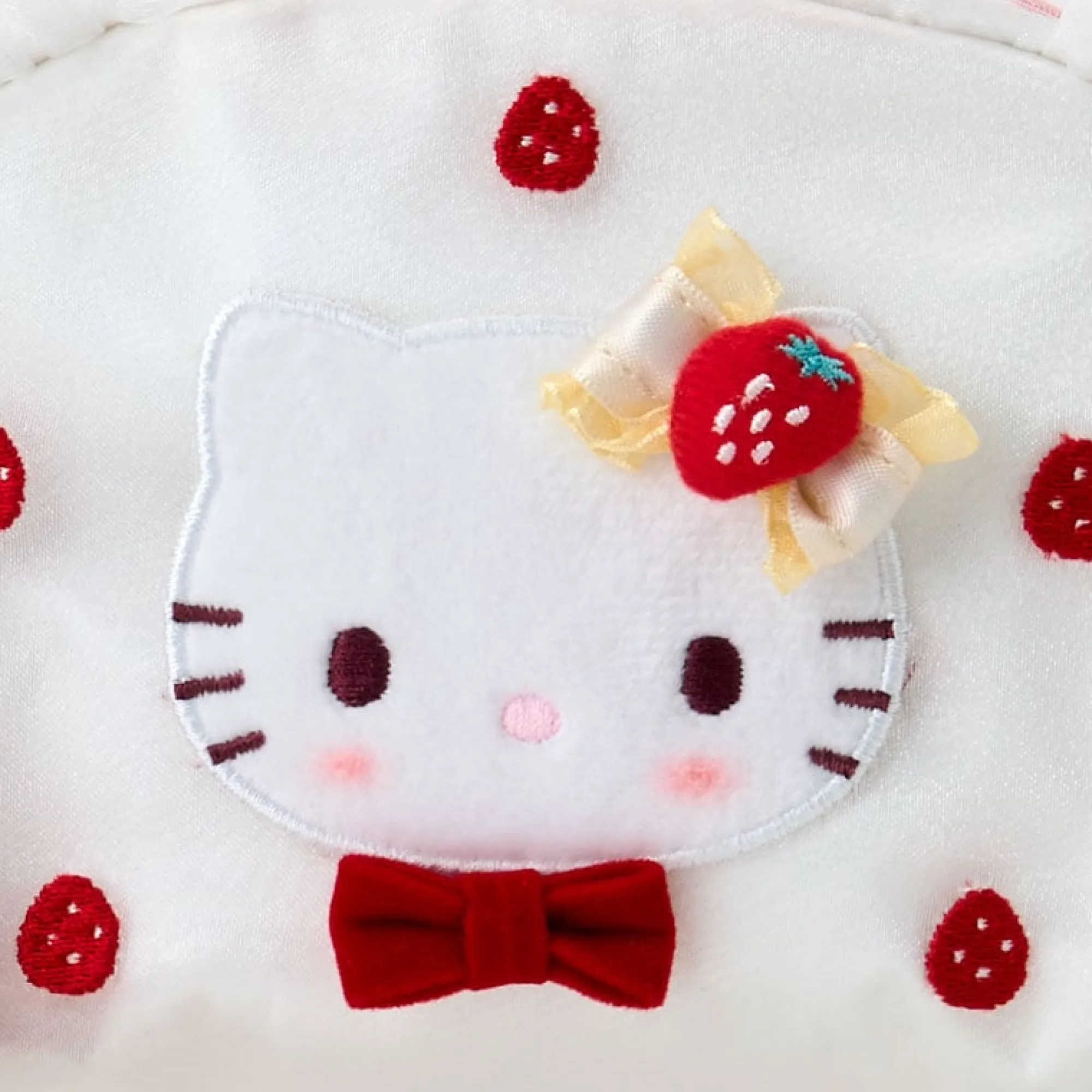 Japan Original Hello Kitty Mini Zipper Pouch (Sweet Shortcake Series)