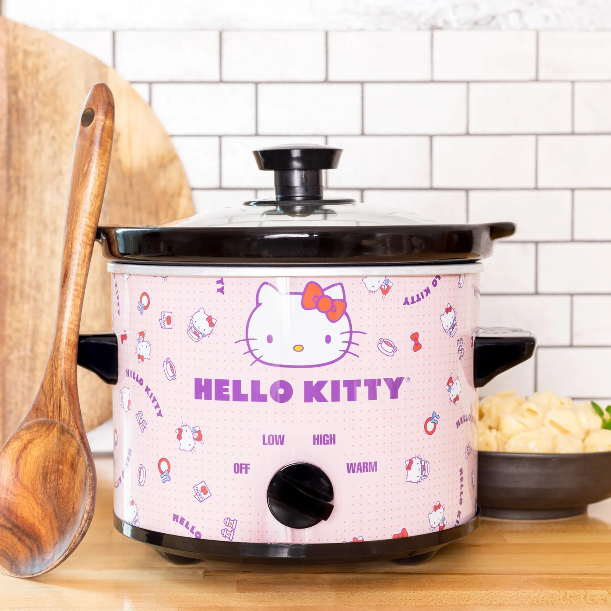 Uncanny Brands Wholesale Hello Kitty 2-Quart Slow Cooker