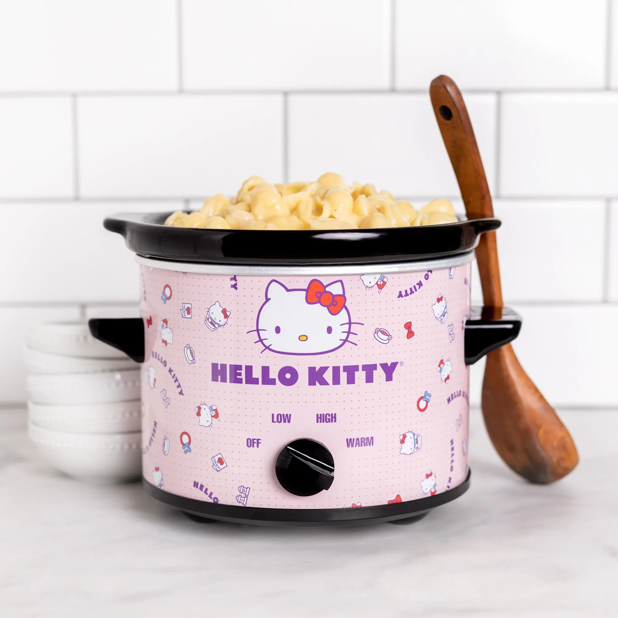 Uncanny Brands Wholesale Hello Kitty 2-Quart Slow Cooker