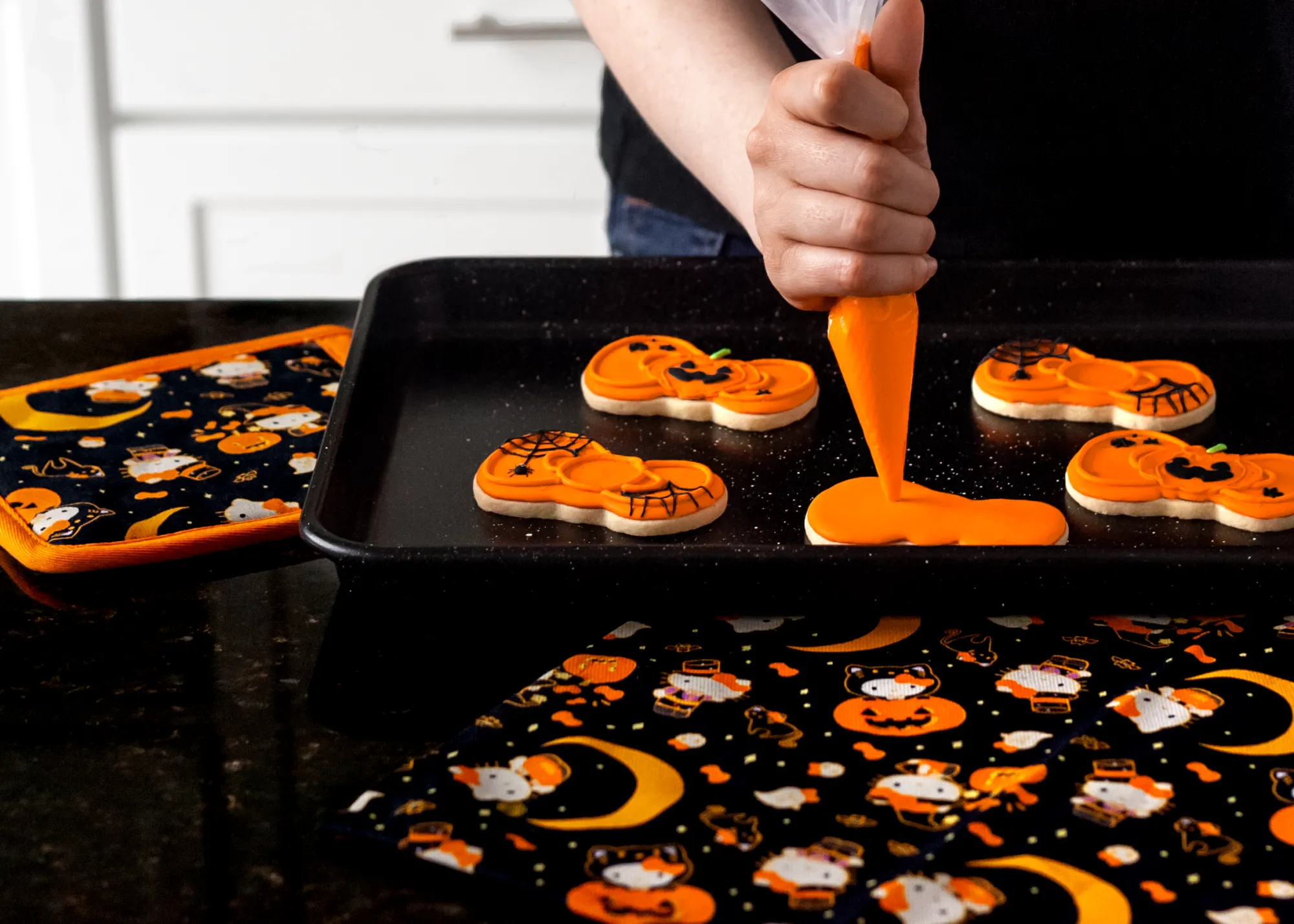 Handstand Kitchen Hello Kitty Spooky Cookie Cutter Set with Spatula