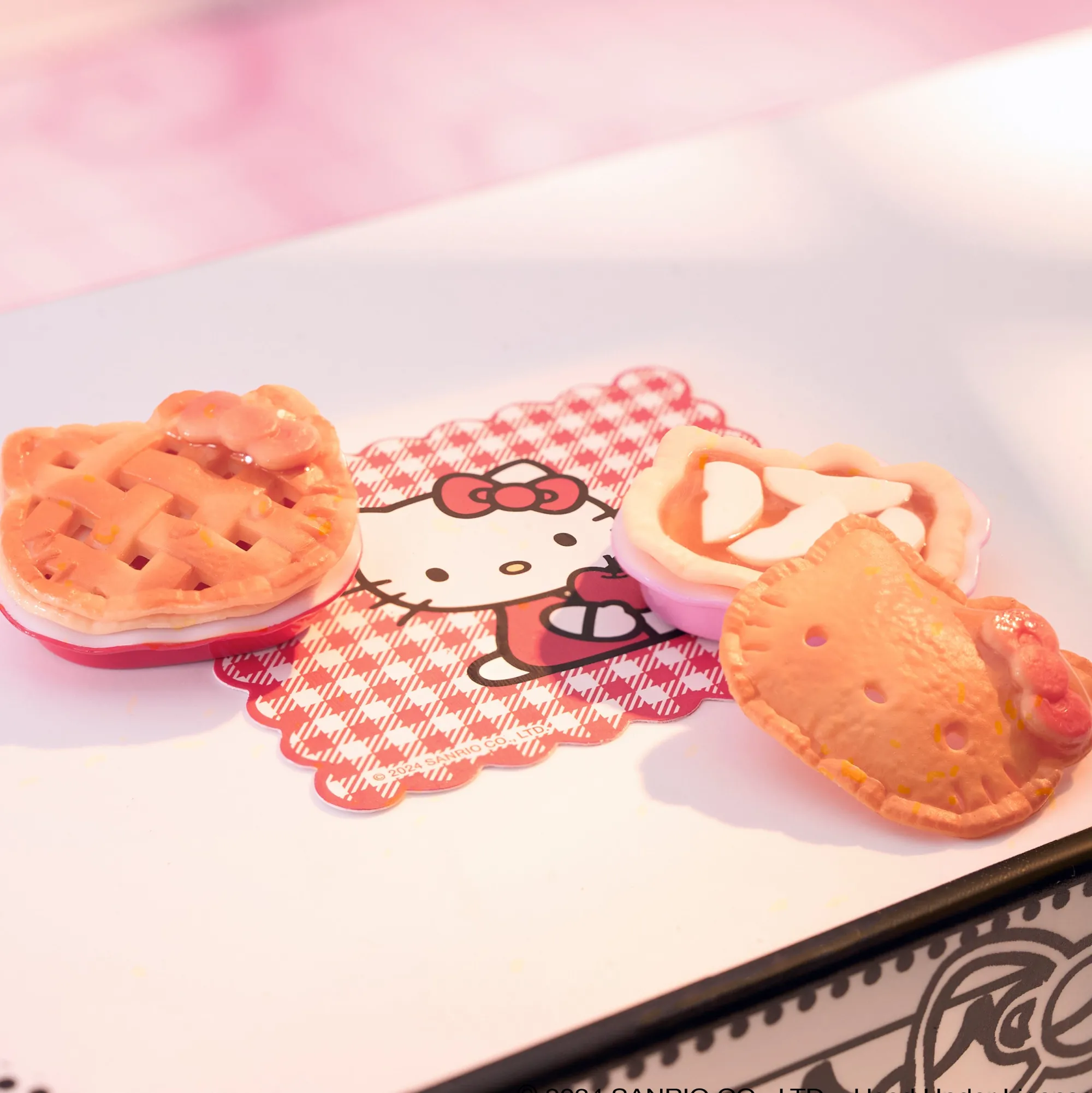 MGA Hello Kitty x 's Miniverse Make It Mini Food Blind Capsule (Series 1)