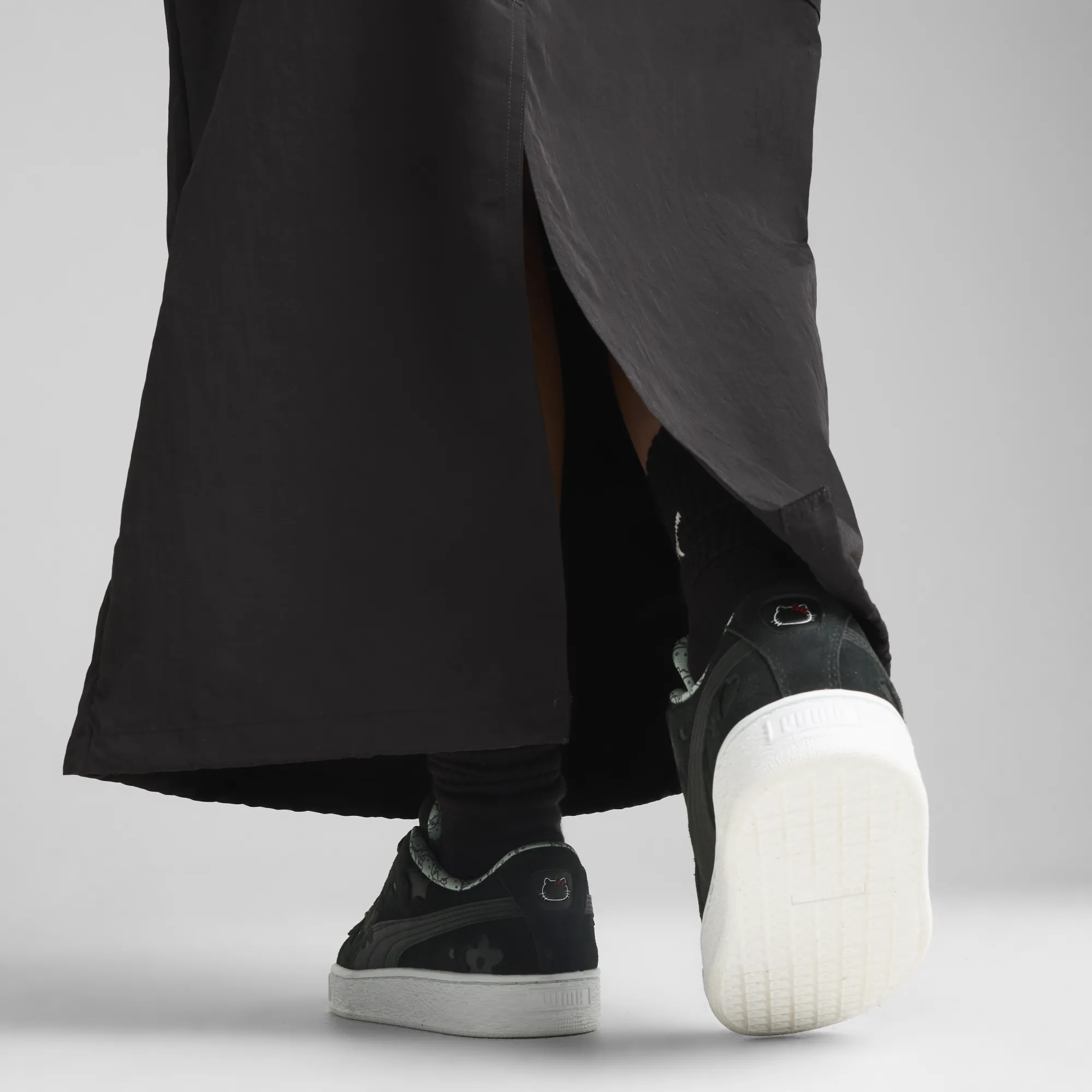 PUMA Hello Kitty x Woven Convertible Maxi Skirt ( Black)